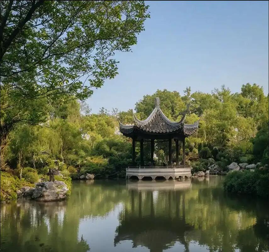 龙城区斑驳餐饮有限公司